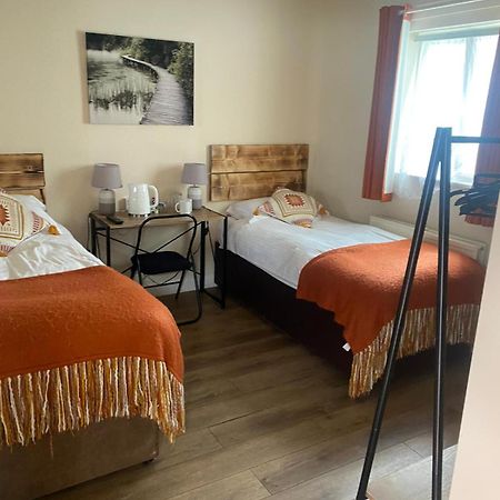 Hotel The Wheatsheaf Bramley  Extérieur photo