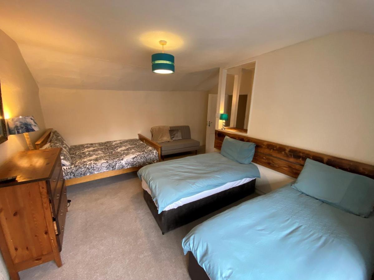 Hotel The Wheatsheaf Bramley  Extérieur photo