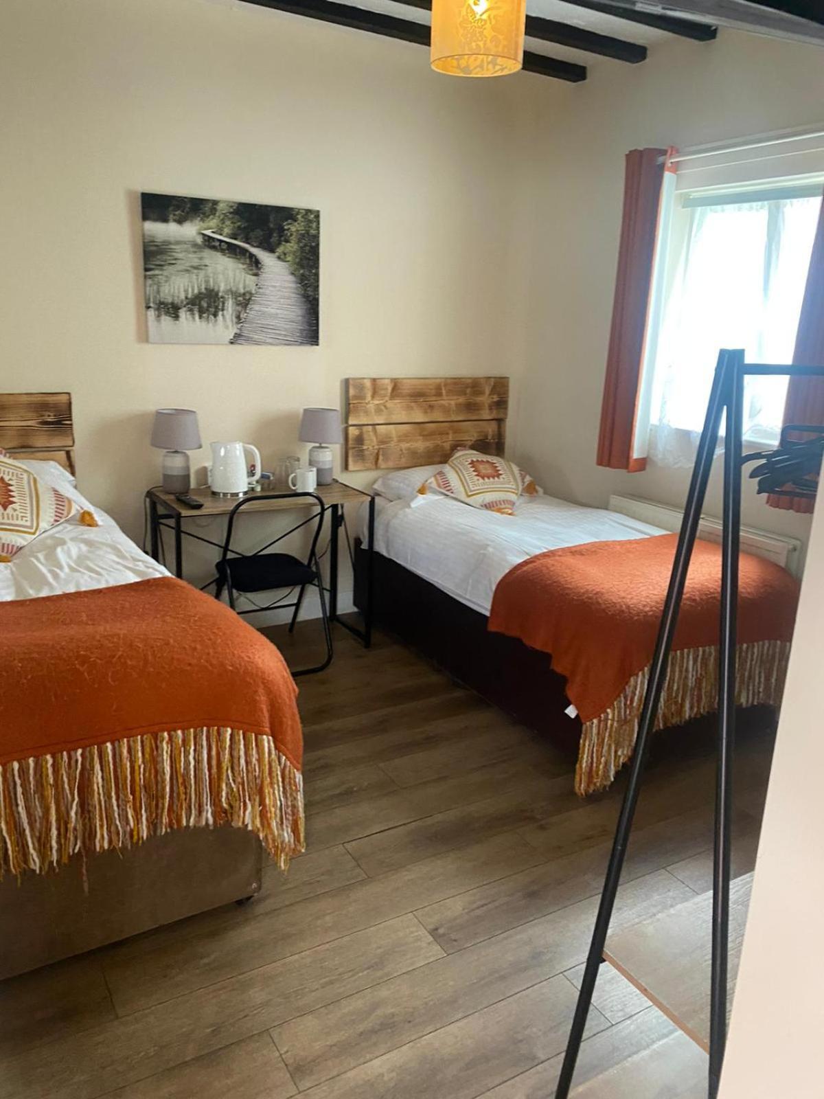 Hotel The Wheatsheaf Bramley  Extérieur photo