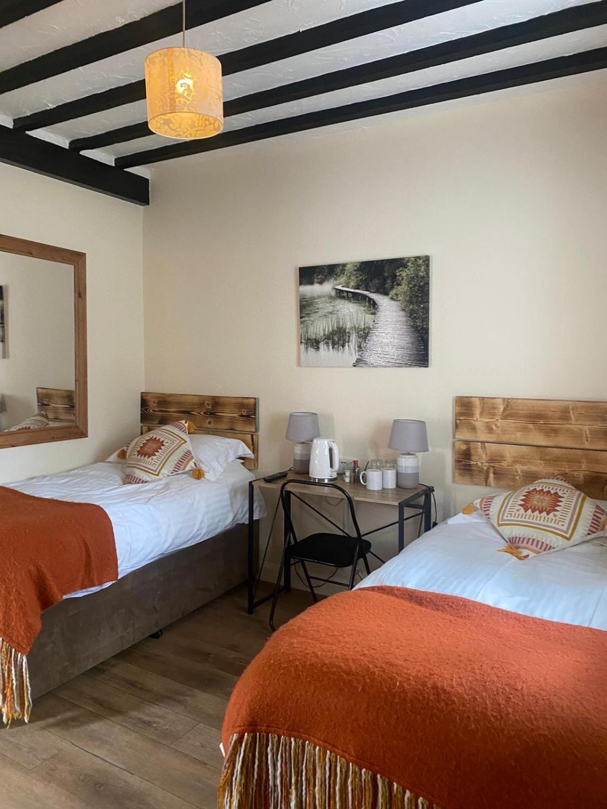 Hotel The Wheatsheaf Bramley  Extérieur photo