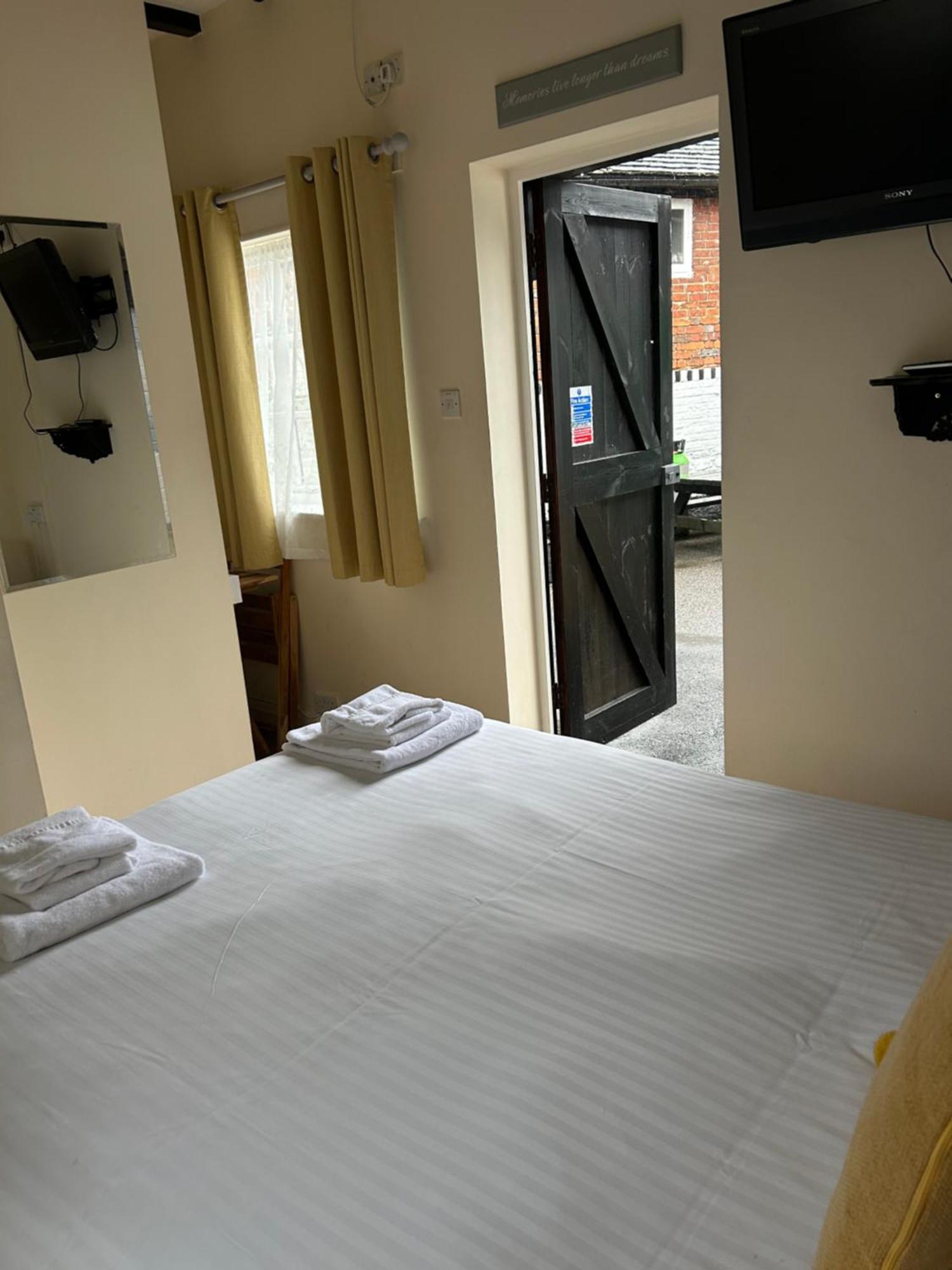 Hotel The Wheatsheaf Bramley  Extérieur photo
