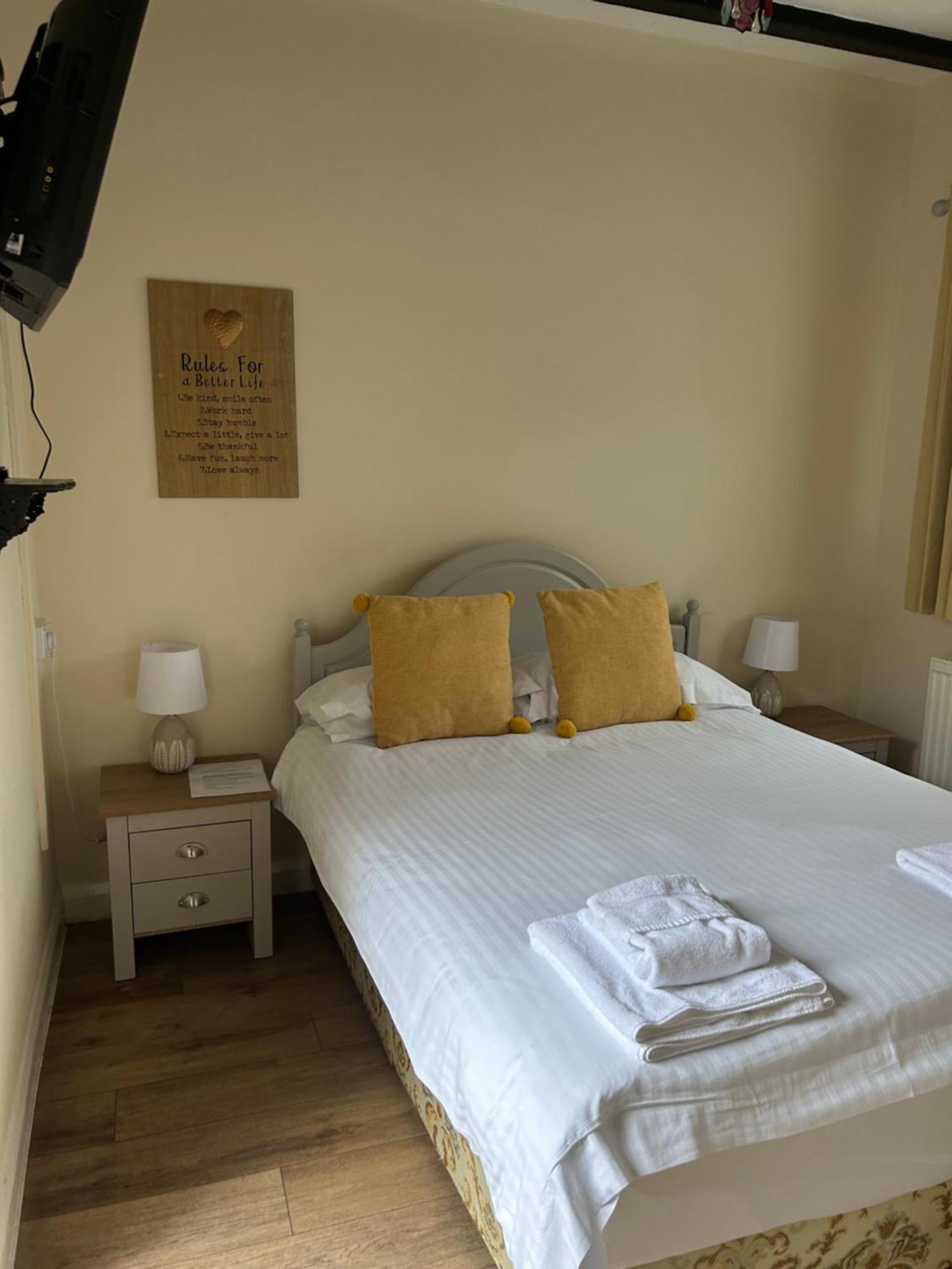 Hotel The Wheatsheaf Bramley  Extérieur photo