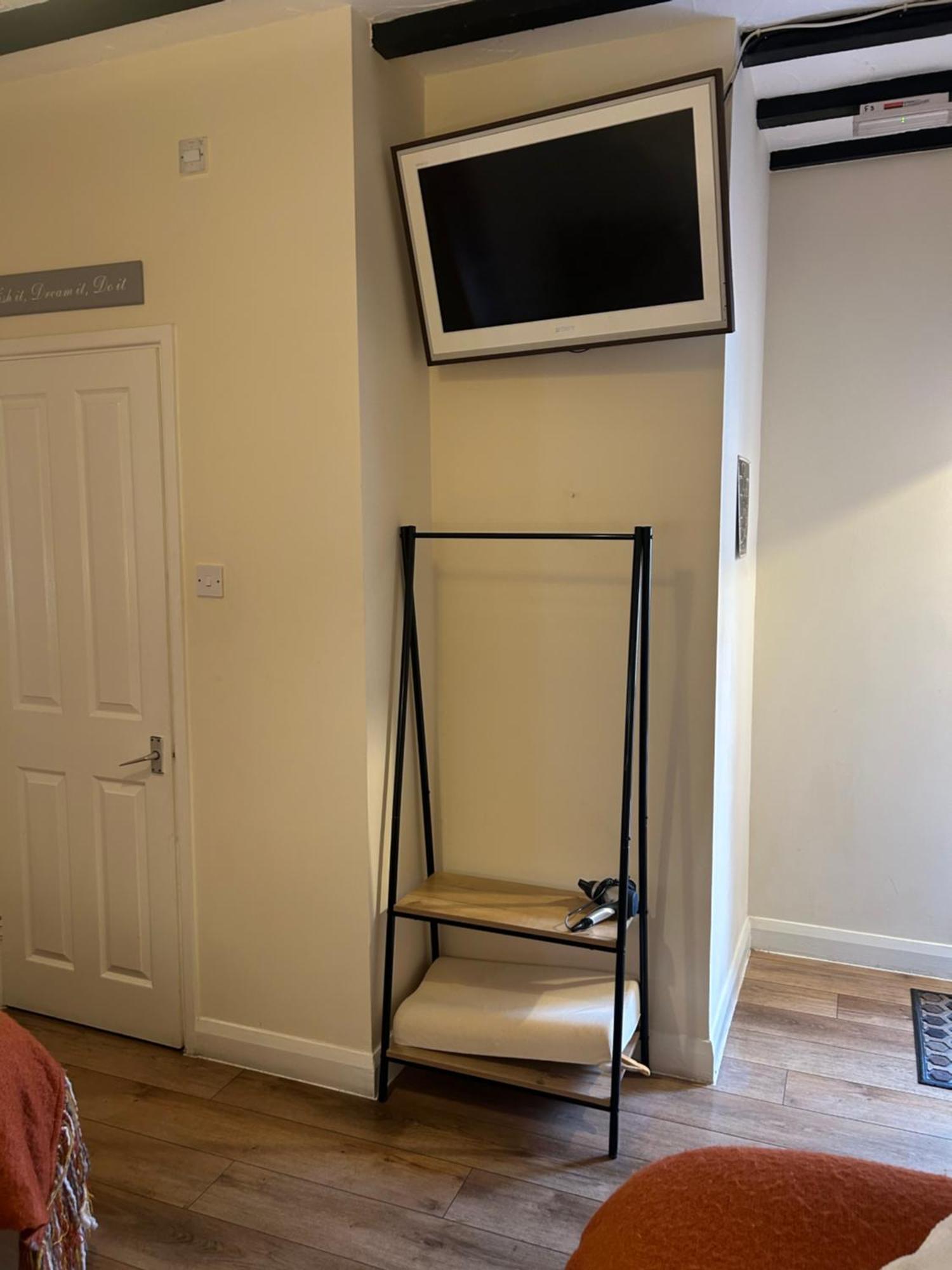 Hotel The Wheatsheaf Bramley  Extérieur photo