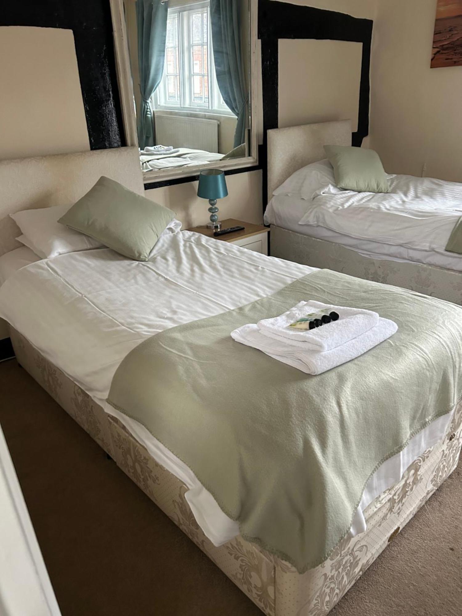Hotel The Wheatsheaf Bramley  Extérieur photo