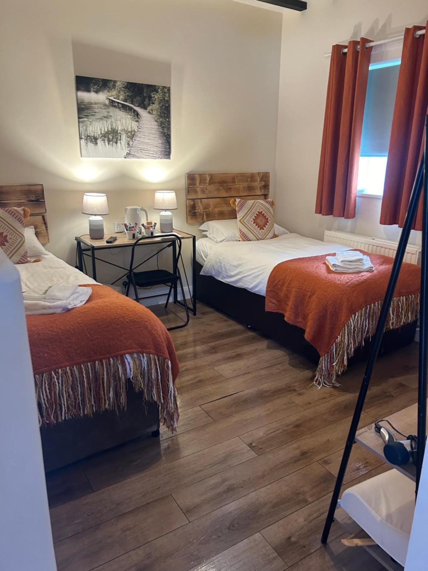 Hotel The Wheatsheaf Bramley  Extérieur photo