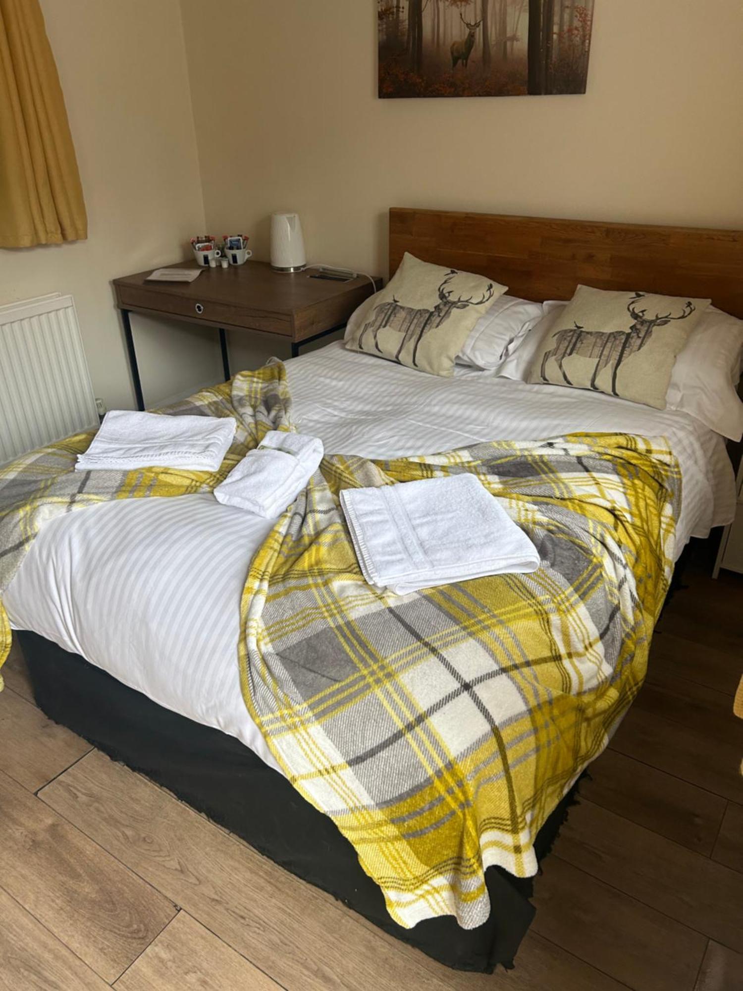 Hotel The Wheatsheaf Bramley  Extérieur photo