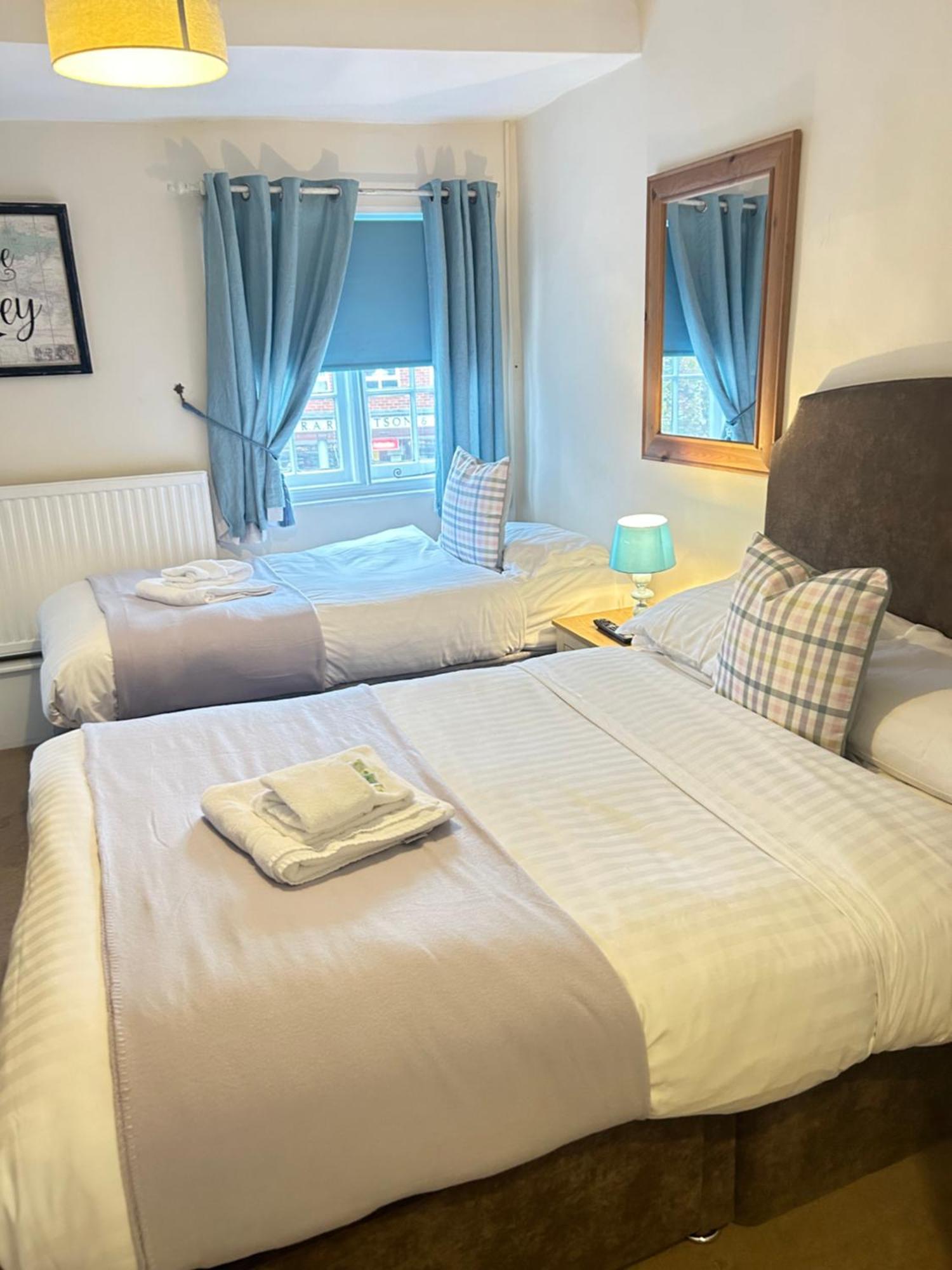 Hotel The Wheatsheaf Bramley  Extérieur photo