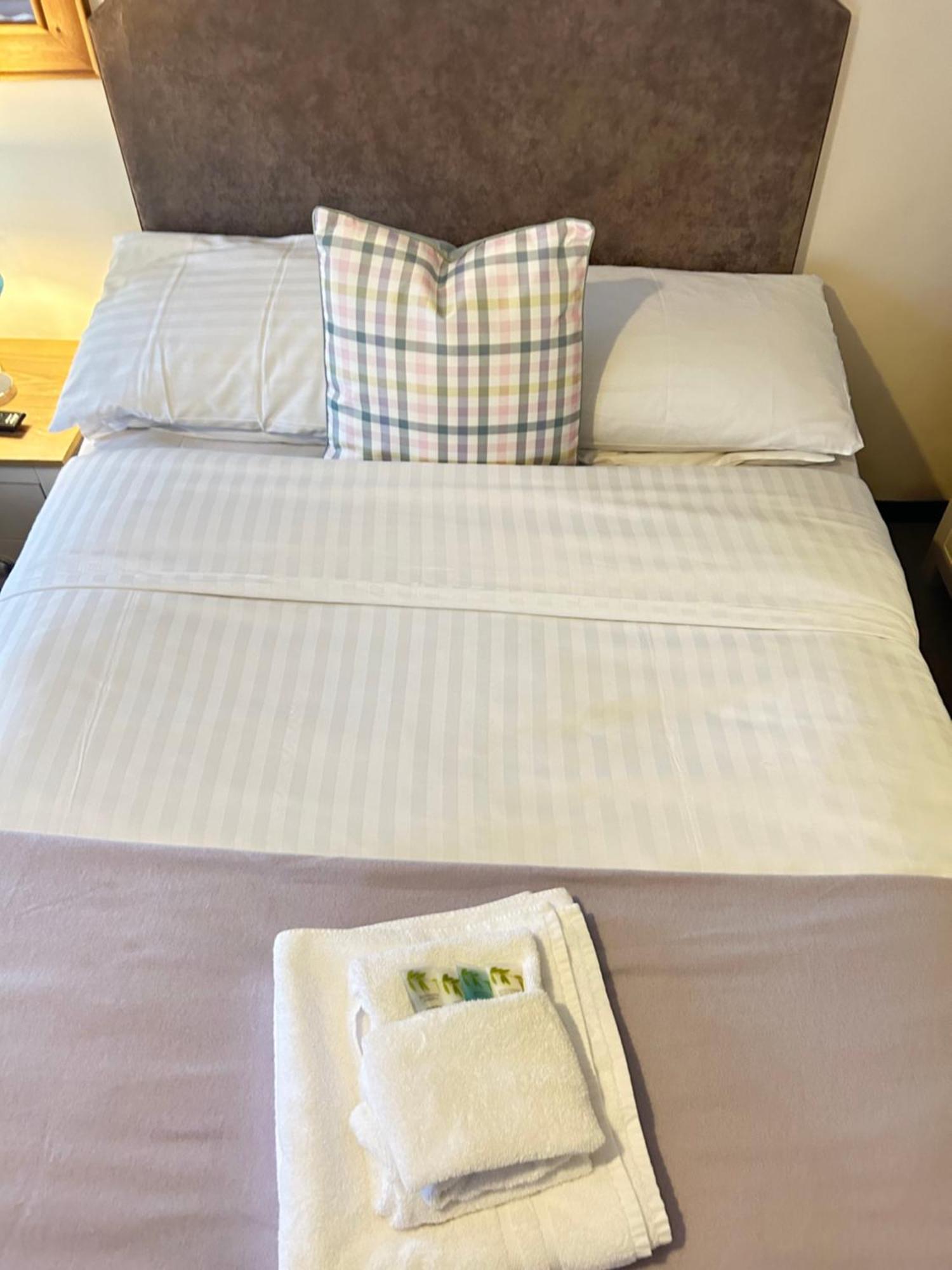 Hotel The Wheatsheaf Bramley  Extérieur photo