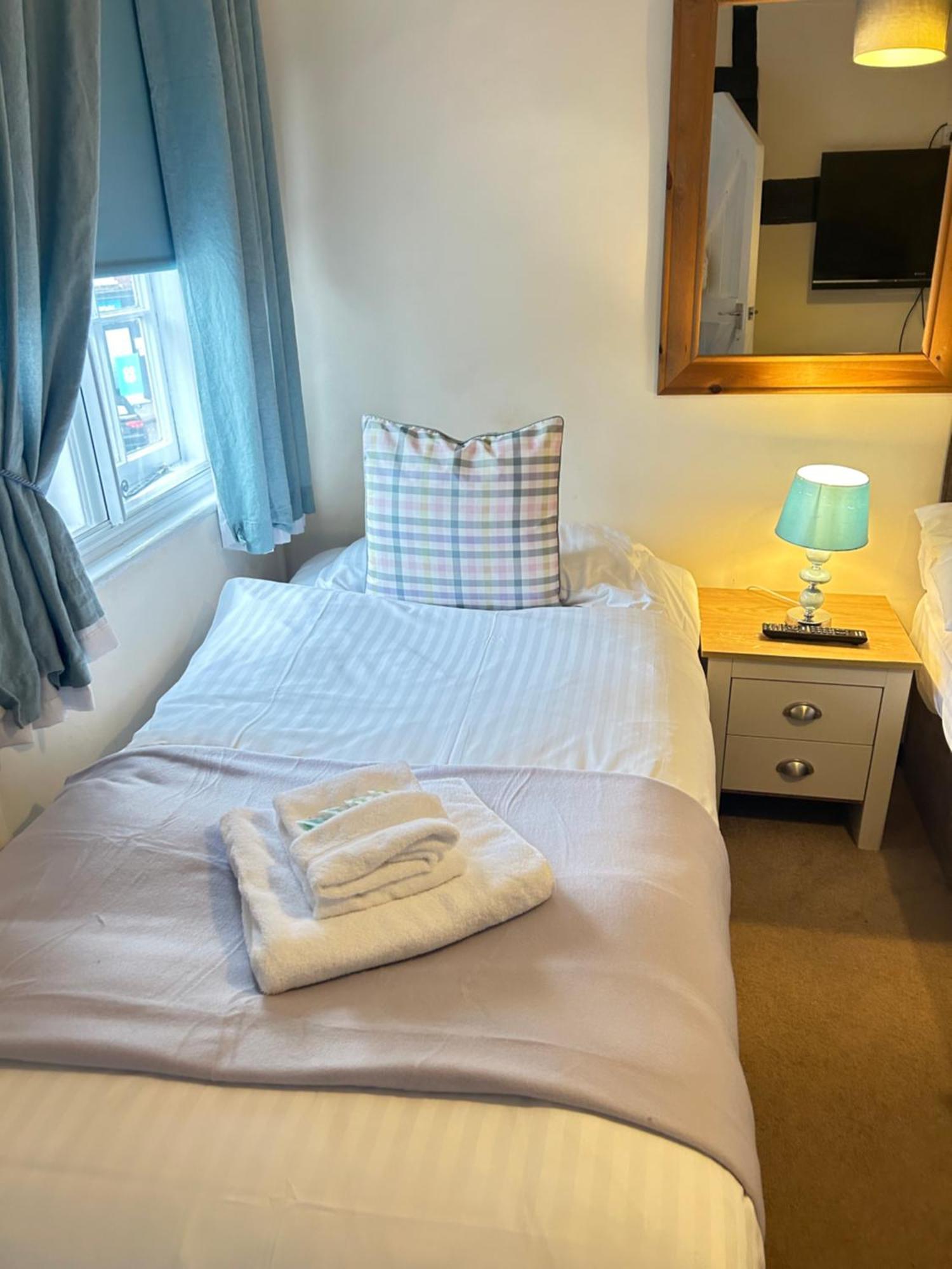 Hotel The Wheatsheaf Bramley  Extérieur photo