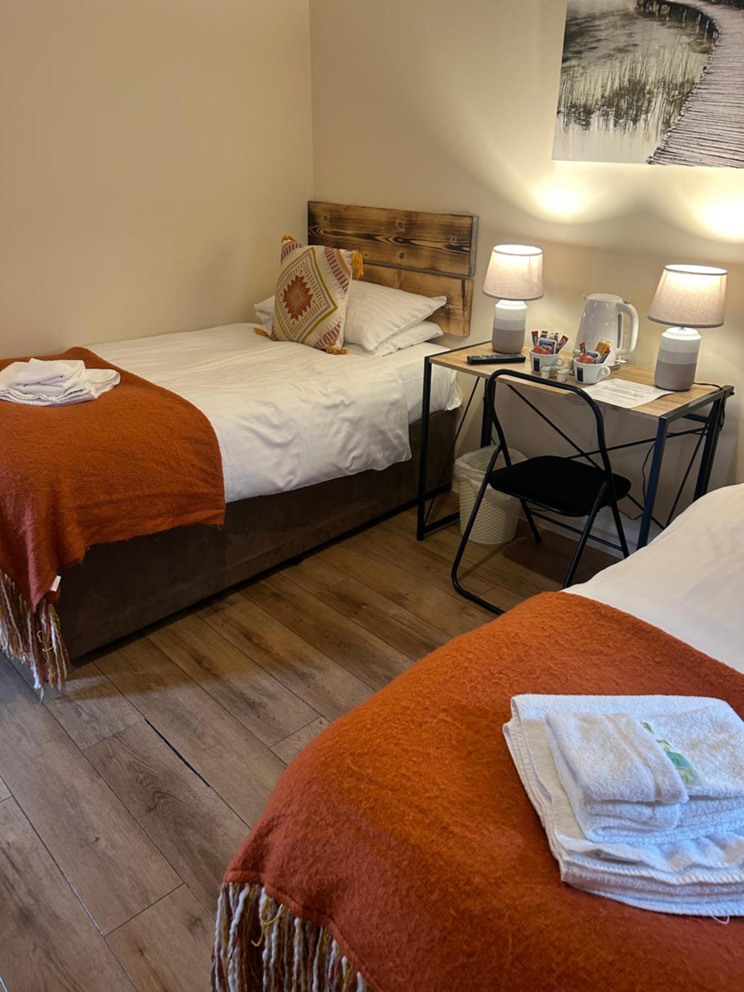 Hotel The Wheatsheaf Bramley  Extérieur photo