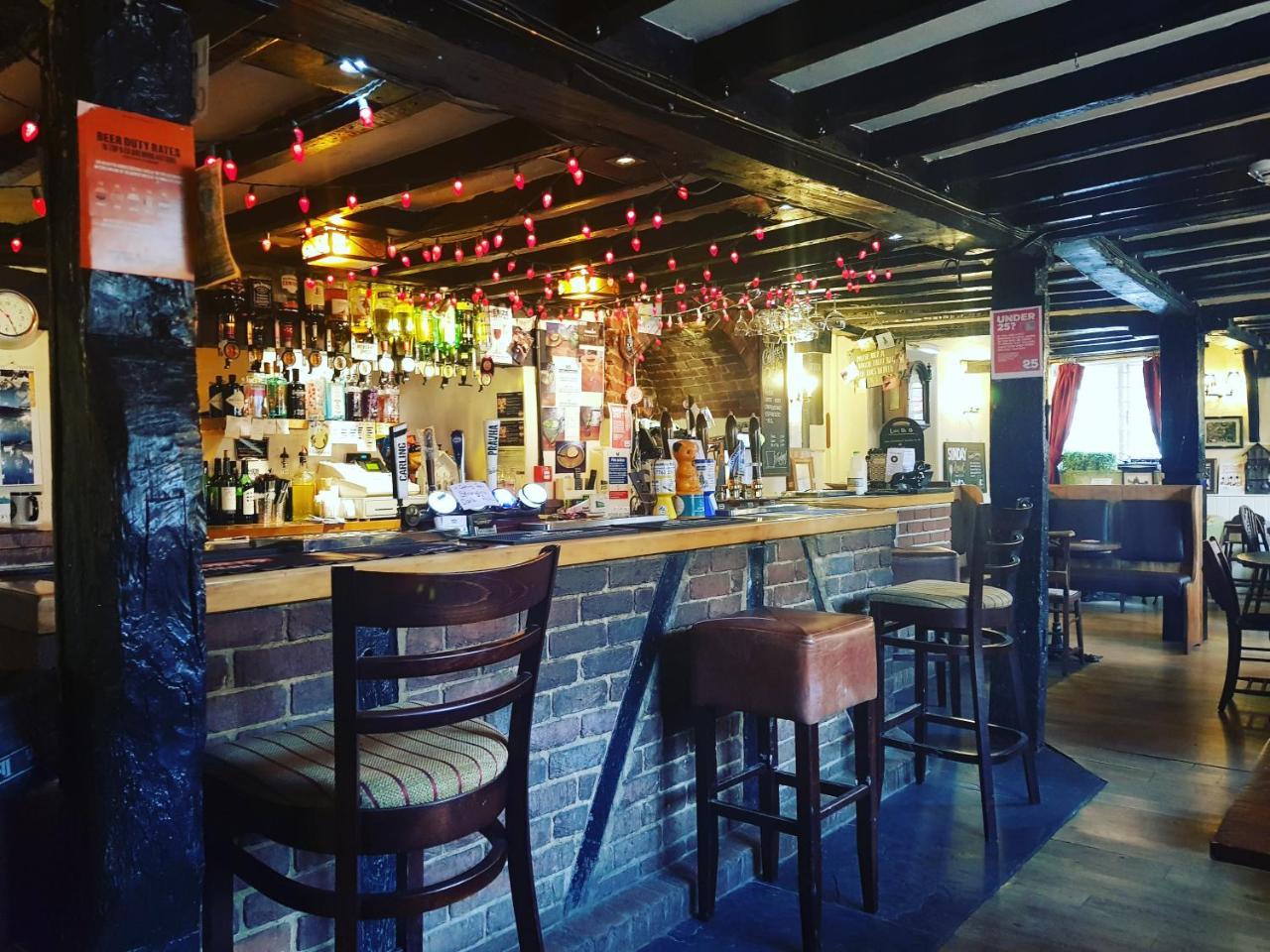 Hotel The Wheatsheaf Bramley  Extérieur photo