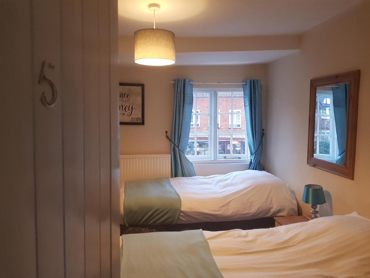 Hotel The Wheatsheaf Bramley  Extérieur photo