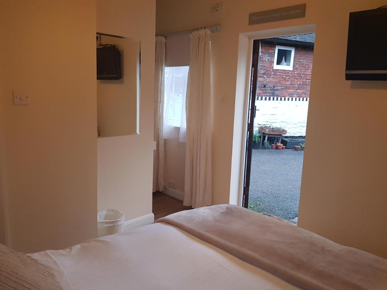 Hotel The Wheatsheaf Bramley  Extérieur photo