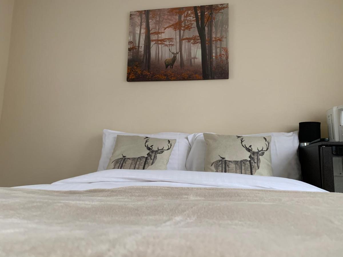 Hotel The Wheatsheaf Bramley  Extérieur photo